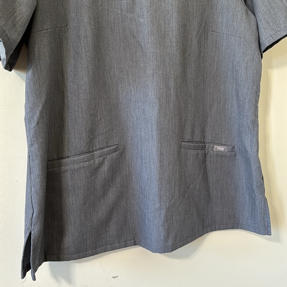 FIGS Scrub Casma Three-Pocket Scrub Top Graphite Size Large - Picture 5 of 11